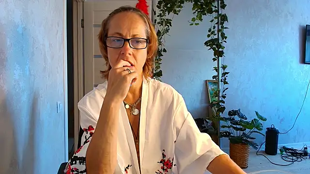 Snapshot of LioraWeiss chatting on July 21, 2026, 8:15 am LioraWeiss online show from July 21, 2026, 8:15 am