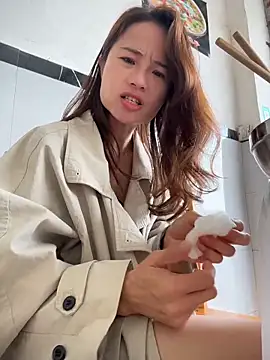 Mia-lp online show from April 15, 2026, 3:34 am