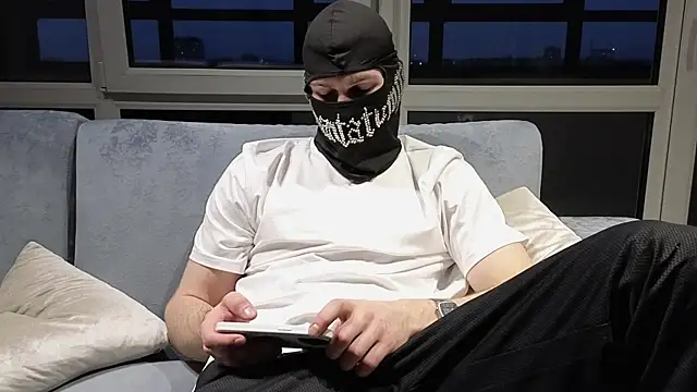 chantatummm online show from April 8, 2026, 3:57 pm