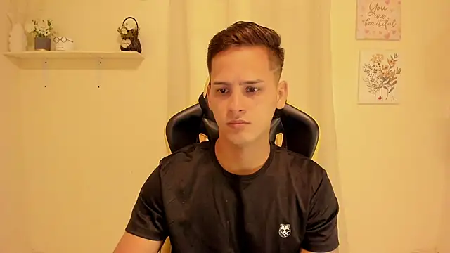sexy andres01 online show from June 3, 2026, 2:18 pm