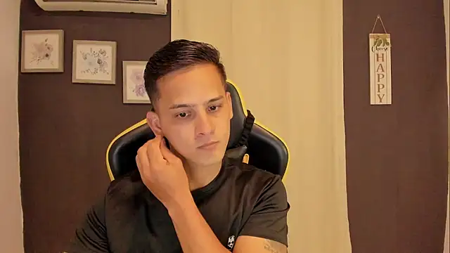 Snapshot of sexy_andres01 chatting on July 21, 2026, 10:11 pm sexy andres01 online show from July 21, 2026, 10:11 pm