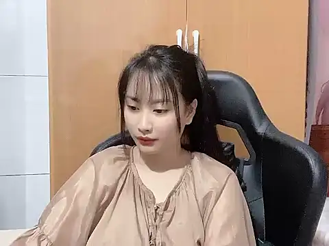 Sunny2868 online show from April 17, 2026, 2:47 am