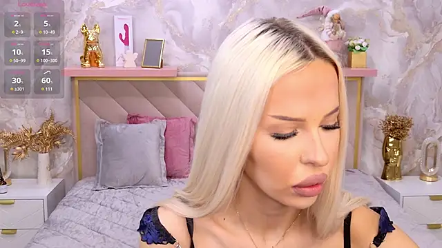 EvaXElfi online show from March 25, 2026, 12:44 am