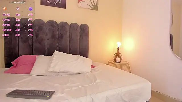 MadisonJackson  online show from February 25, 2026, 12:05 pm