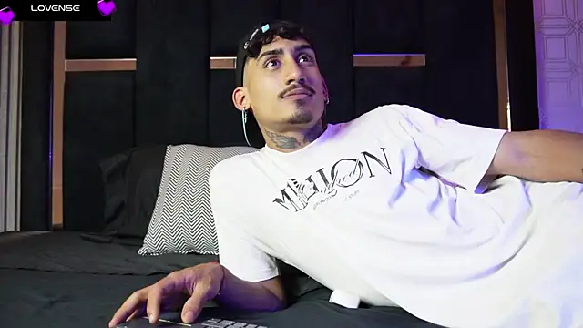 Dark Eros  online show from April 9, 2026, 3:52 am