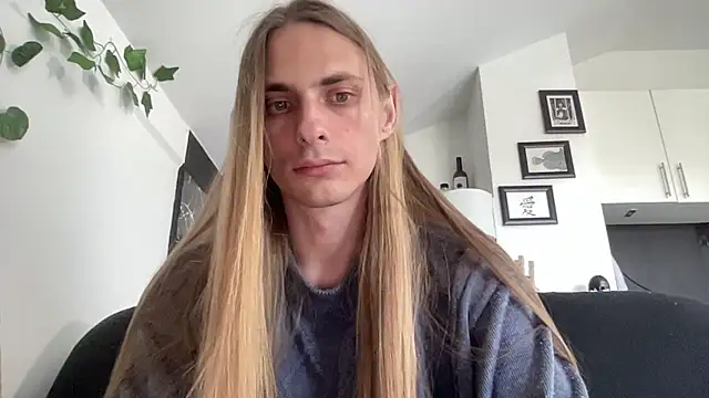 Snapshot of mi_chyort chatting on April 25, 2026, 2:47 pm mi chyort online show from April 25, 2026, 2:47 pm