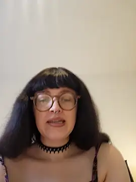 Mommynatrix online show from April 6, 2026, 5:03 pm