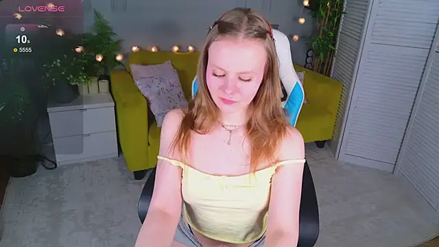 Sophie Peach  online show from May 25, 2026, 2:49 pm