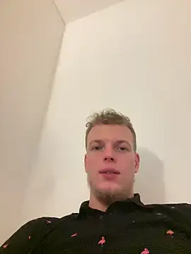 Snapshot of Dencchikk22 chatting on February 24, 2026, 8:42 pm Dencchikk22 online show from February 24, 2026, 8:42 pm