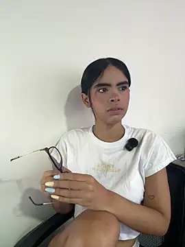 kitty rousse01 online show from March 6, 2026, 12:22 pm