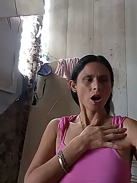 yuliitza4 online show from May 19, 2026, 2:02 pm