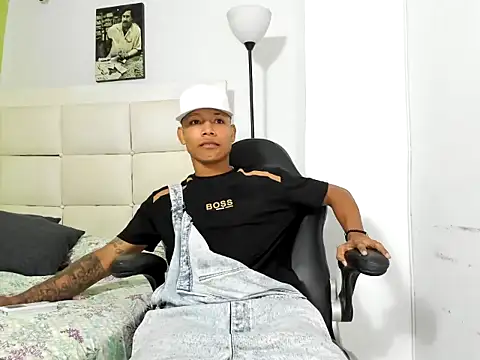 Snapshot of emanuel_23cm chatting on February 25, 2026, 2:01 am emanuel 23cm online show from February 25, 2026, 2:01 am