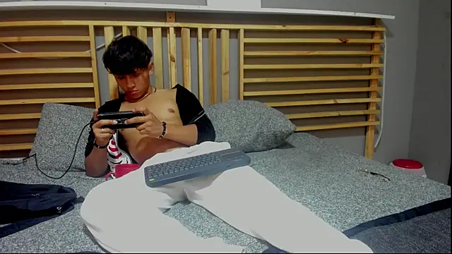 clark ken01 online show from April 15, 2026, 9:04 pm