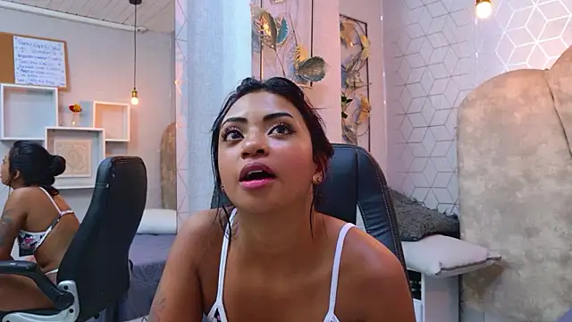 Snapshot of Foxxy_Love18 chatting on February 25, 2026, 2:17 pm Foxxy Love18 online show from February 25, 2026, 2:17 pm