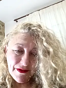 Snapshot of Luccia56 chatting on February 26, 2026, 1:38 am Luccia56 online show from February 26, 2026, 1:38 am