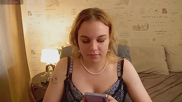 Snapshot of Glow_Margo chatting on June 5, 2026, 6:52 am Glow Margo online show from June 5, 2026, 6:52 am