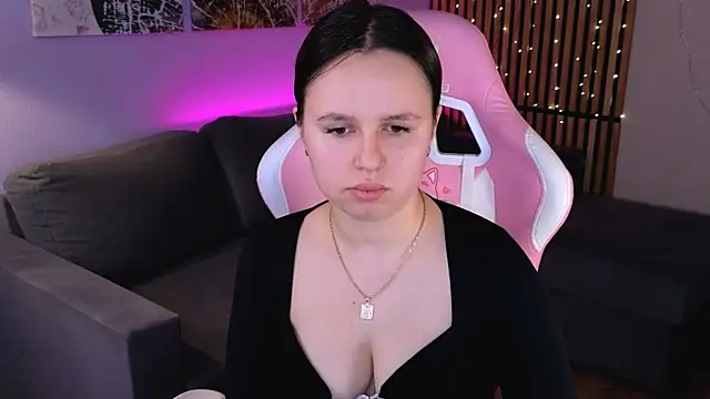 Snapshot of MaryTwiss chatting on February 25, 2026, 1:11 pm MaryTwiss online show from February 25, 2026, 1:11 pm