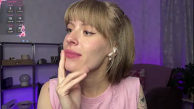 RosaMoore online show from April 18, 2026, 7:07 pm