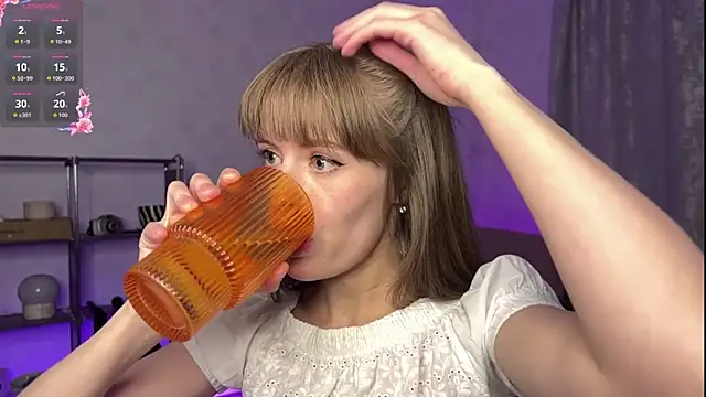 RosaMoore online show from April 20, 2026, 2:40 pm