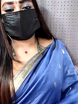 Cutie Nila online show from May 8, 2026, 5:33 am