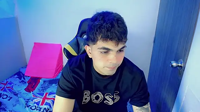 Snapshot of Dustyy_33 chatting on February 25, 2026, 6:19 pm Dustyy 33 online show from February 25, 2026, 6:19 pm