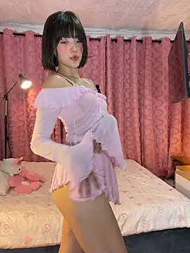 AitanaJhons  online show from April 6, 2026, 10:49 am