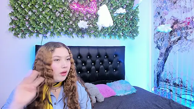 valeria and zoe online show from April 14, 2026, 2:33 pm