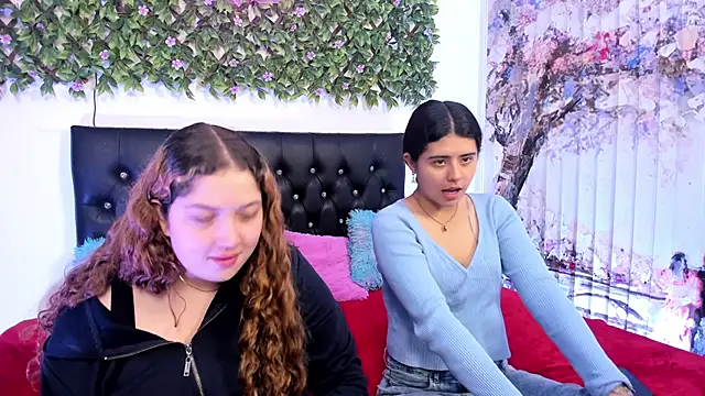valeria and zoe online show from May 19, 2026, 2:13 pm