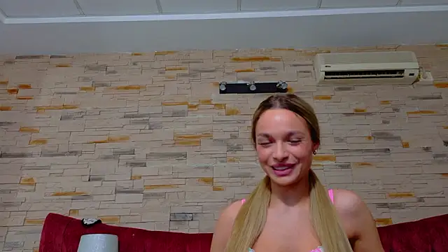 LannaSkyy online show from March 17, 2026, 7:28 pm