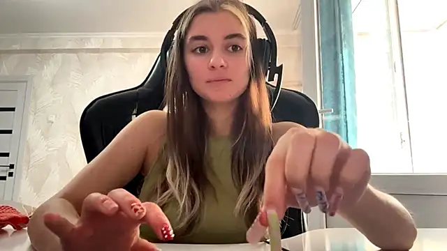 Snapshot of PluralPalaver chatting on February 28, 2026, 6:13 am PluralPalaver online show from February 28, 2026, 6:13 am