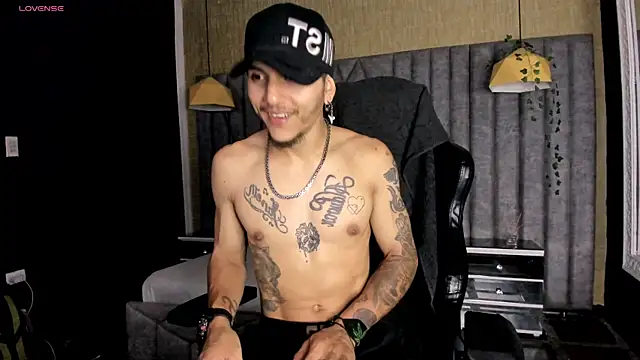 DanteLuxx online show from March 24, 2026, 3:50 am