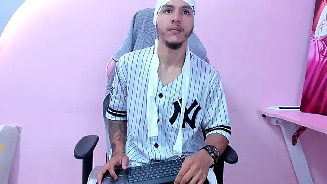 DanteLuxx online show from April 11, 2026, 6:10 am