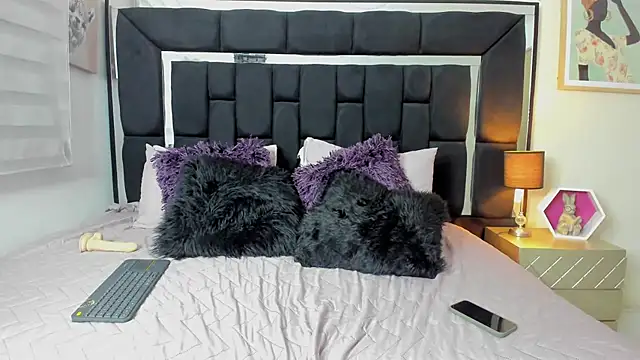 Tiana moon online show from June 17, 2026, 2:33 am