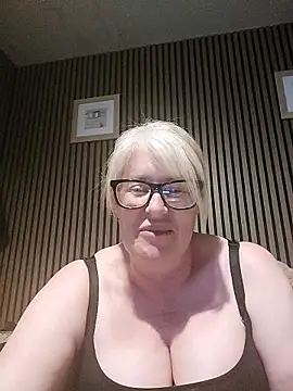 FlirtyFleur-x online show from May 16, 2026, 8:52 pm