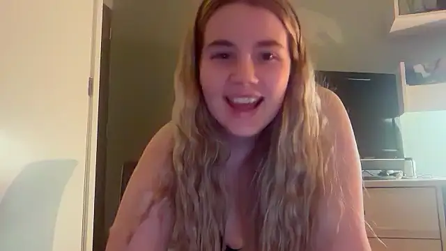 Snapshot of lovergirlyxo chatting on February 26, 2026, 1:27 am lovergirlyxo online show from February 26, 2026, 1:27 am