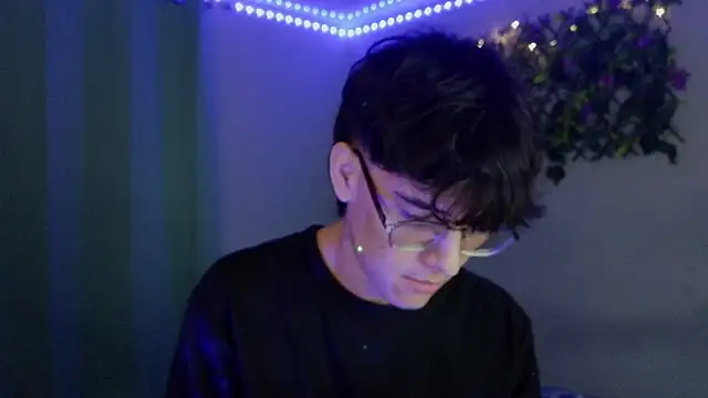 noah millerx online show from March 27, 2026, 4:43 am