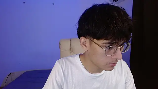 Snapshot of noah_millerx chatting on July 17, 2026, 8:39 pm noah millerx online show from July 17, 2026, 8:39 pm