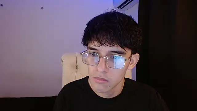 Snapshot of noah_millerx chatting on August 1, 2026, 8:51 pm noah millerx online show from August 1, 2026, 8:51 pm