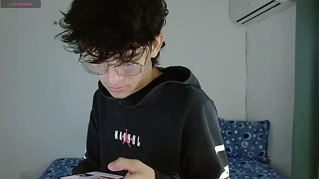 Snapshot of noah_millerx chatting on May 5, 2026, 3:42 am noah millerx online show from May 5, 2026, 3:42 am