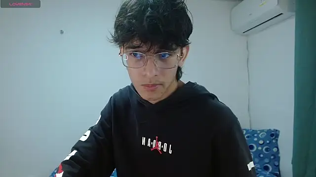 Snapshot of noah_millerx chatting on May 2, 2026, 3:34 am noah millerx online show from May 2, 2026, 3:34 am