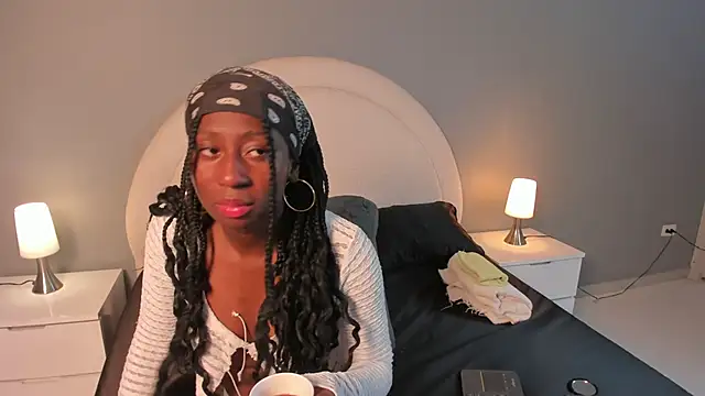 zoepinkett online show from March 23, 2026, 4:12 am