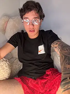 EXCLUSIVE8 online show from April 5, 2026, 9:32 pm