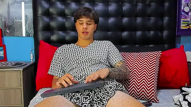 EXCLUSIVE8 online show from April 6, 2026, 10:11 pm