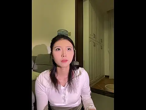 Y--F--LOVE online show from March 3, 2026, 12:56 pm