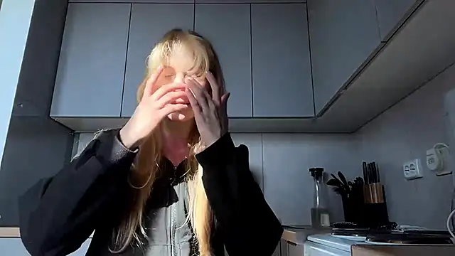 ShariLappas online show from March 7, 2026, 12:10 pm