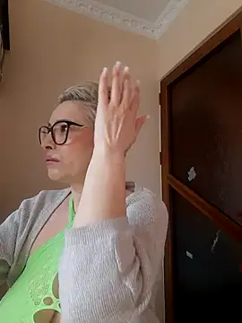 LunaBlaise online show from March 22, 2026, 8:27 am