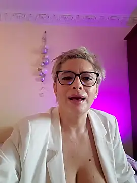 LunaBlaise online show from March 12, 2026, 7:12 am