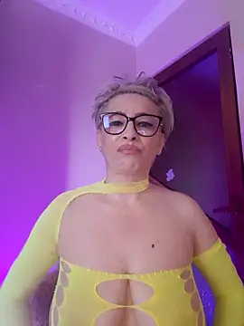 LunaBlaise online show from May 17, 2026, 6:35 am