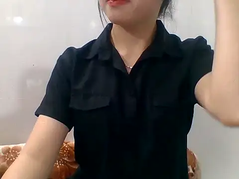 kiraa-007 online show from May 8, 2026, 2:54 pm