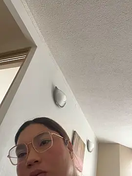 WHITEWOMEN 2 online show from March 9, 2026, 1:47 pm